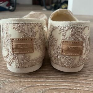 Women’s Size 10 sparkle gold/silver Tom’s slip on alpargatas shoes. Like new.